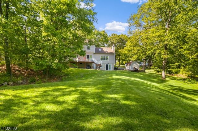 7 Lighthouse Cir, Jefferson Twp., NJ 07849