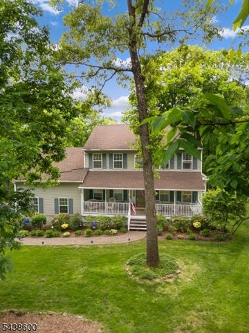 7 Lighthouse Cir, Jefferson Twp., NJ 07849