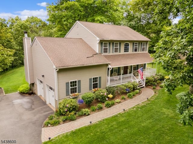 7 Lighthouse Cir, Jefferson Twp., NJ 07849