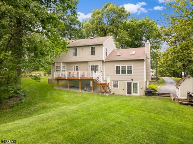 7 Lighthouse Cir, Jefferson Twp., NJ 07849