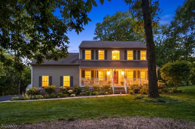 7 Lighthouse Cir, Jefferson Twp., NJ 07849