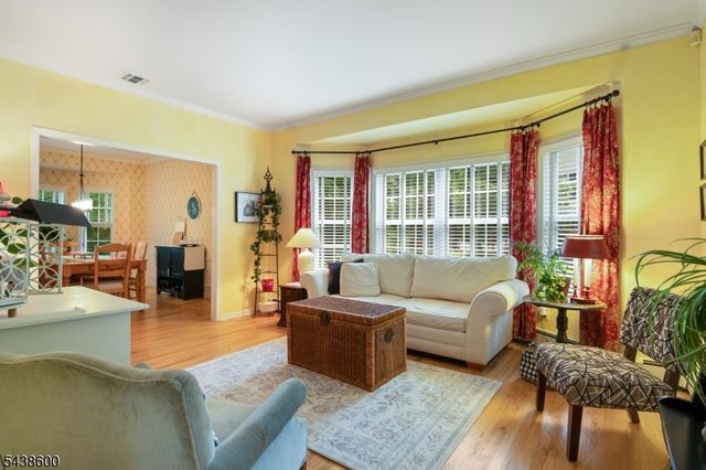 7 Lighthouse Cir, Jefferson Twp., NJ 07849