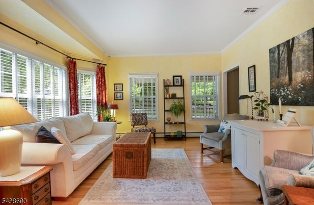 7 Lighthouse Cir, Jefferson Twp., NJ 07849