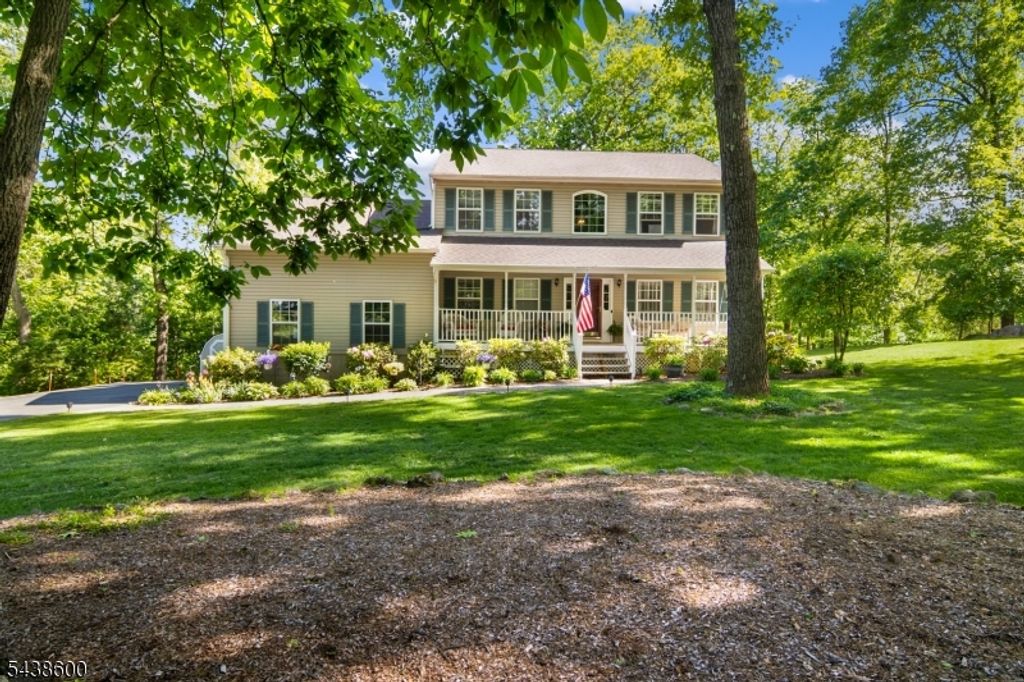 7 Lighthouse Cir, Jefferson Twp., NJ 07849