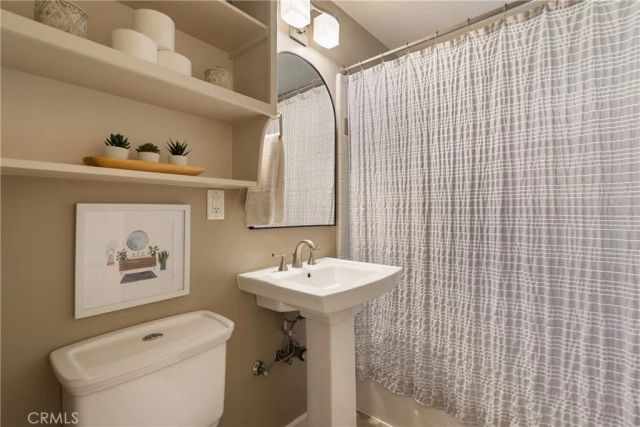 686 N Ukiah Way, Upland, CA 91786