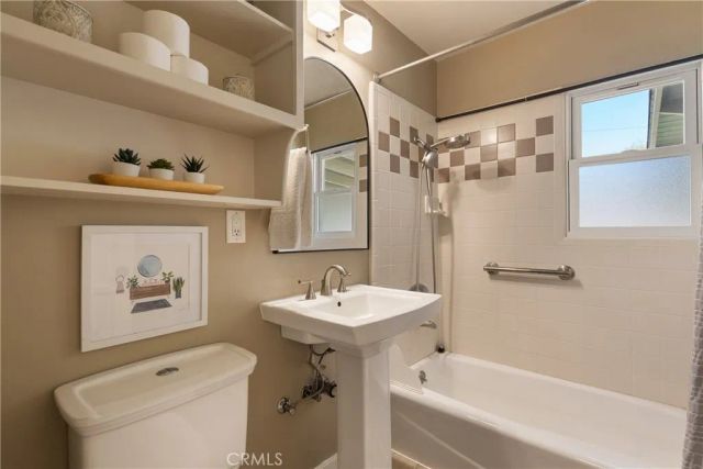 686 N Ukiah Way, Upland, CA 91786