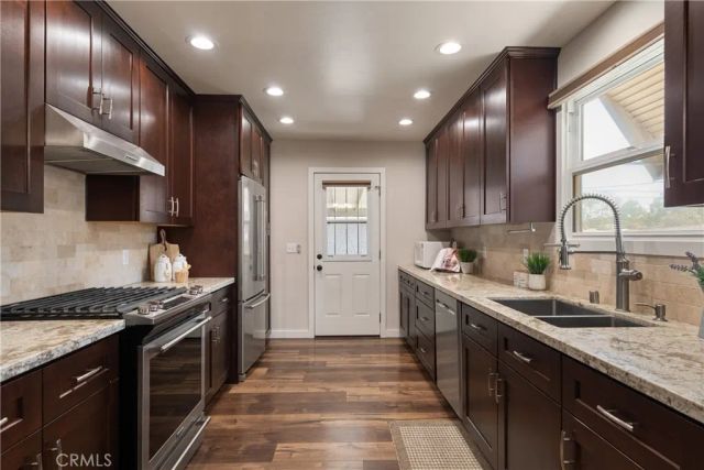 686 N Ukiah Way, Upland, CA 91786