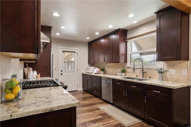 686 N Ukiah Way, Upland, CA 91786