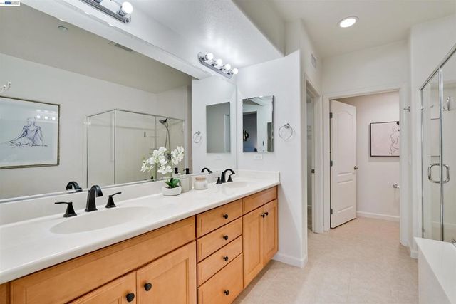 49002 Cinnamon Fern Common 427, Fremont, CA 94539