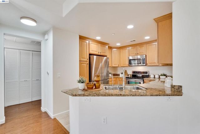 49002 Cinnamon Fern Common 427, Fremont, CA 94539