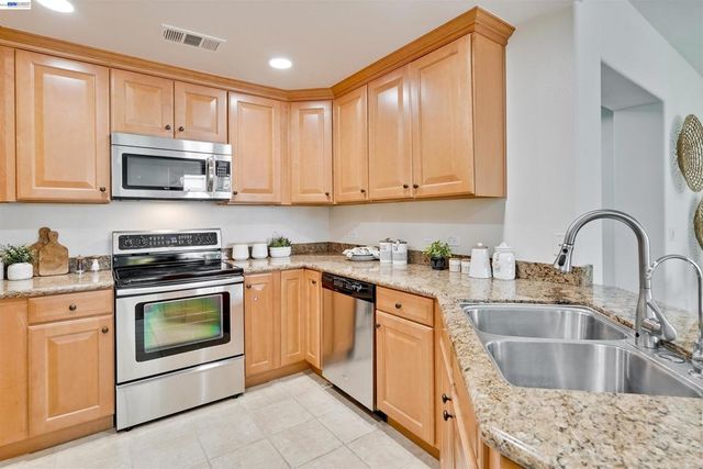 49002 Cinnamon Fern Common 427, Fremont, CA 94539