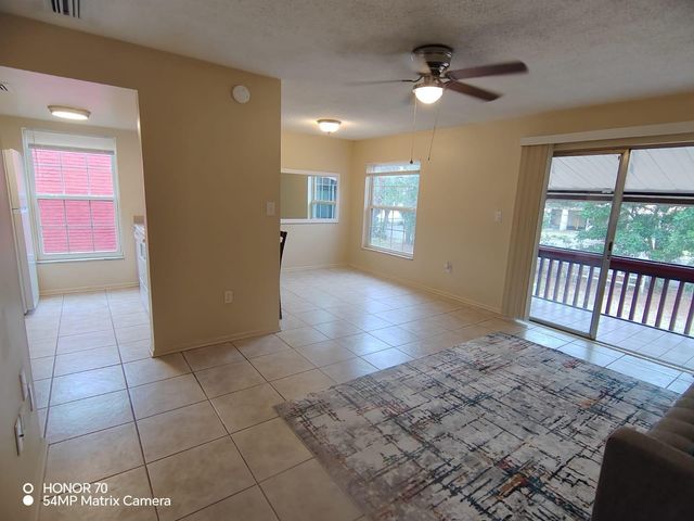 1044 82ND TERRACE N 1044C, St Petersburg, FL 33702