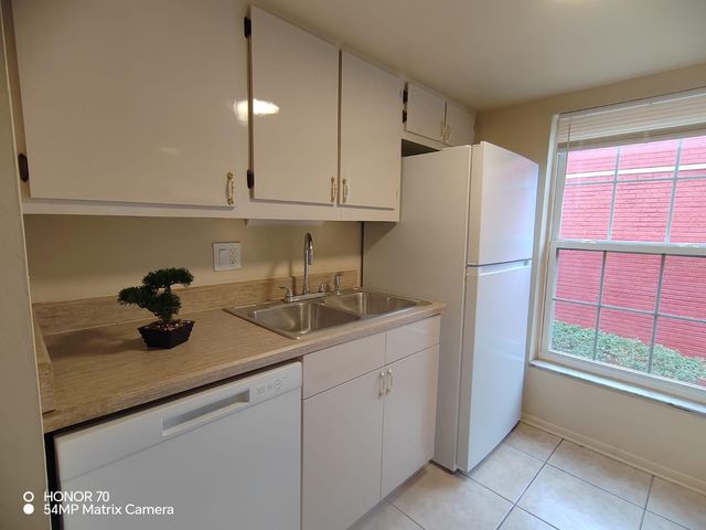 1044 82ND TERRACE N 1044C, St Petersburg, FL 33702