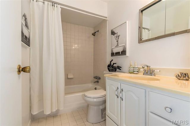 250 Brixham Drive, Chesterfield, MO 63017