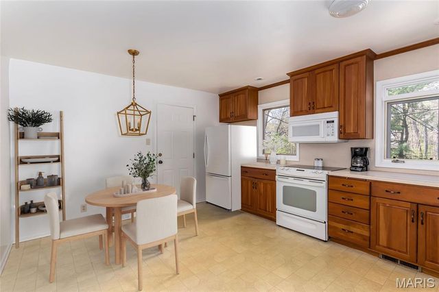 250 Brixham Drive, Chesterfield, MO 63017