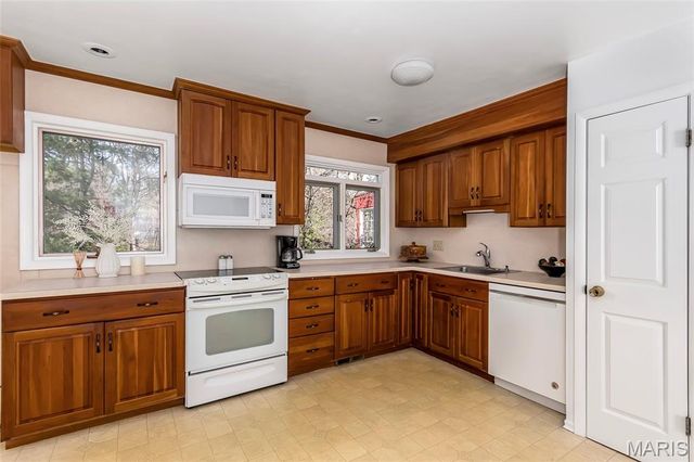 250 Brixham Drive, Chesterfield, MO 63017