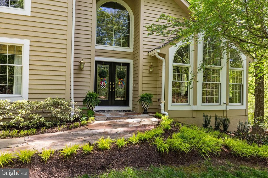 Image 3 of property listing at 2428 OLD BOSLEY RD, Lutherville Timonium, MD 21093