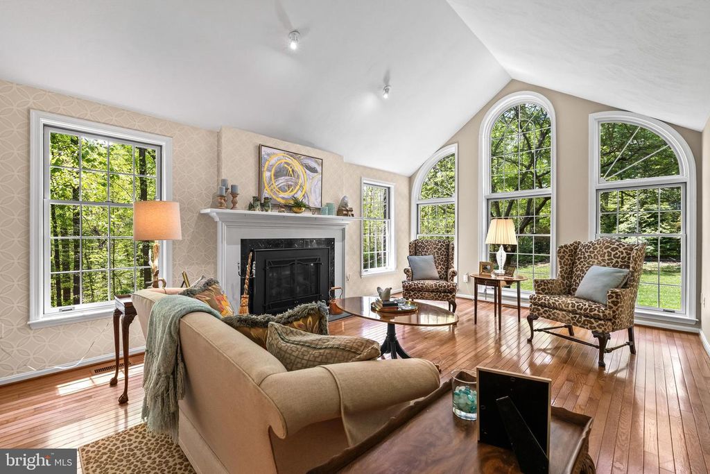 Image 7 of property listing at 2428 OLD BOSLEY RD, Lutherville Timonium, MD 21093