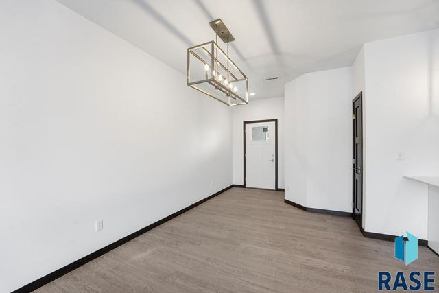 1263 N Marion Rd Road 3, Sioux Falls, SD 57107