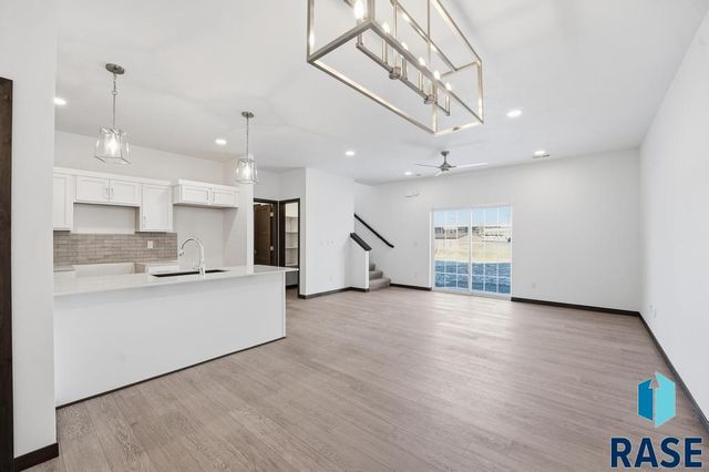 1263 N Marion Rd Road 3, Sioux Falls, SD 57107