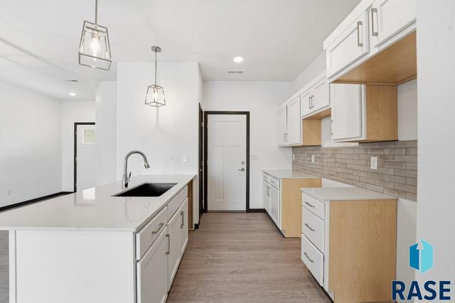 1263 N Marion Rd Road 3, Sioux Falls, SD 57107