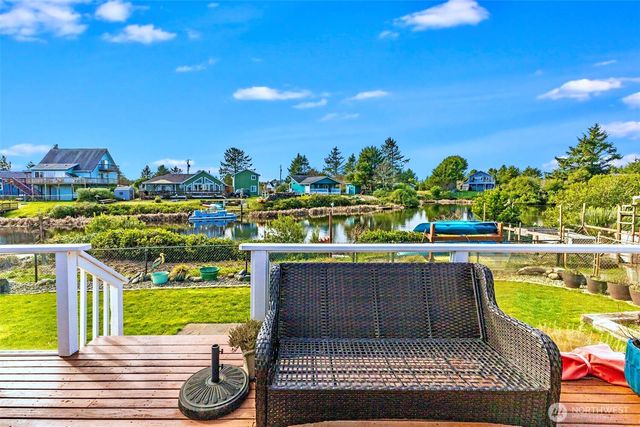 241 N Razor Clam Drive SW, Ocean Shores, WA 98569