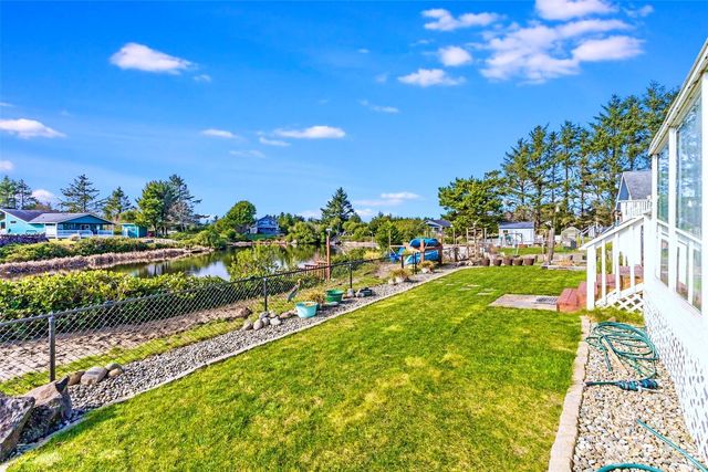 241 N Razor Clam Drive SW, Ocean Shores, WA 98569