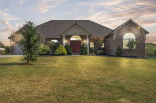 7268 North Farm Road 203 Road, Strafford, MO 65757