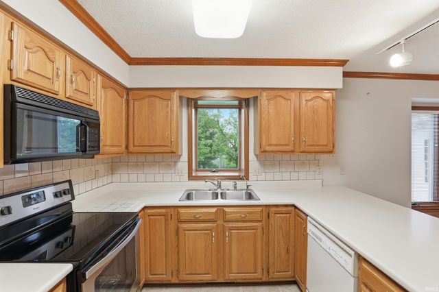 9917 Red Twig Place, Fort Wayne, IN 46804