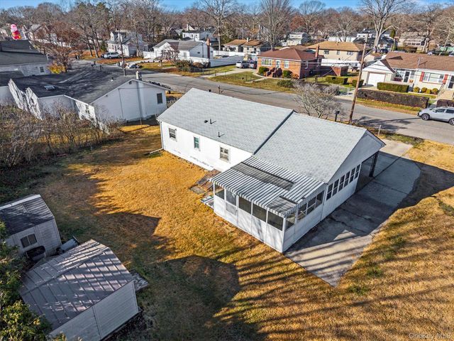 32 Flintlock Drive, Shirley, NY 11967