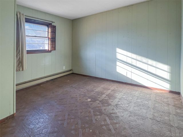 32 Flintlock Drive, Shirley, NY 11967