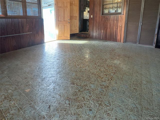 32 Flintlock Drive, Shirley, NY 11967