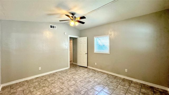 2618 Lakewood Drive, Wills Point, TX 75169