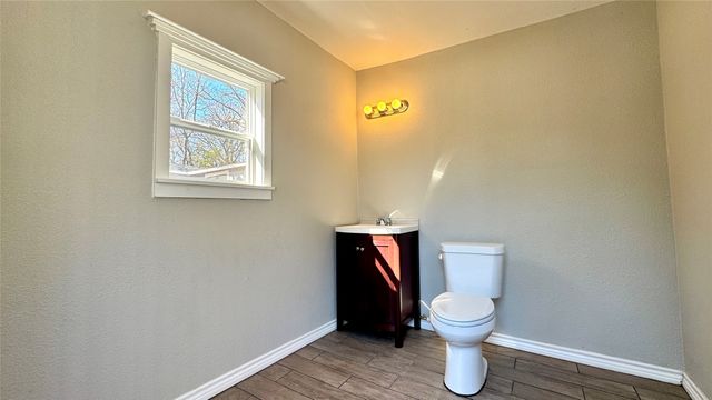 2618 Lakewood Drive, Wills Point, TX 75169