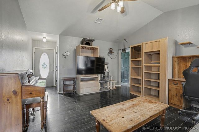 9315 N 27th West Avenue, Sperry, OK 74073