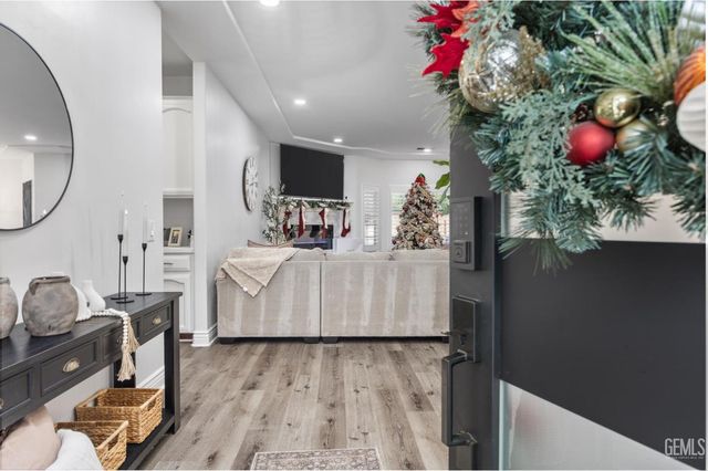 3900 Waterfall Canyon Drive, Bakersfield, CA 93313