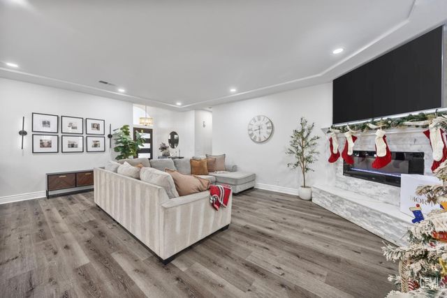 3900 Waterfall Canyon Drive, Bakersfield, CA 93313