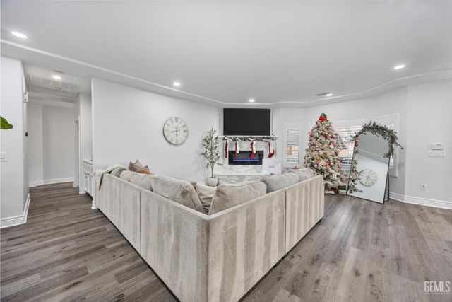 3900 Waterfall Canyon Drive, Bakersfield, CA 93313