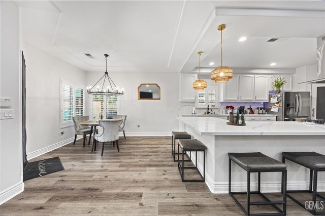 3900 Waterfall Canyon Drive, Bakersfield, CA 93313