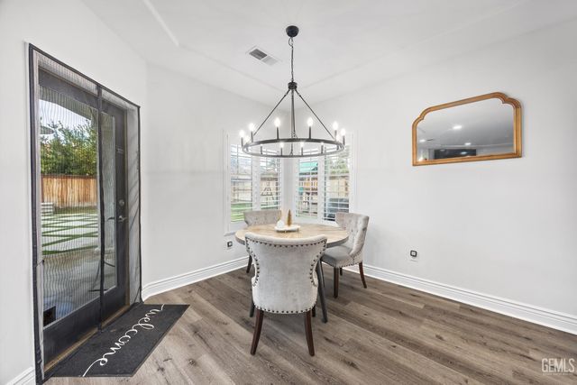 3900 Waterfall Canyon Drive, Bakersfield, CA 93313