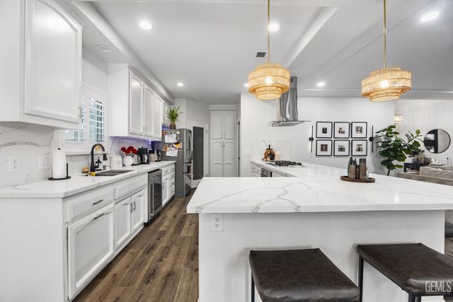 3900 Waterfall Canyon Drive, Bakersfield, CA 93313