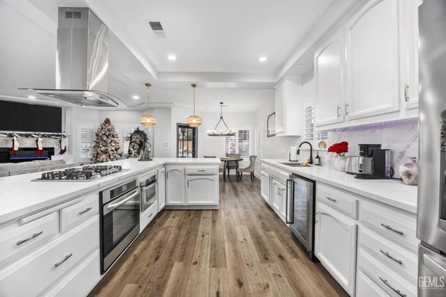 3900 Waterfall Canyon Drive, Bakersfield, CA 93313