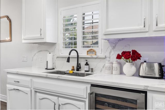 3900 Waterfall Canyon Drive, Bakersfield, CA 93313