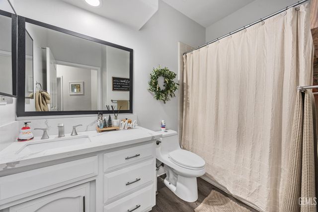 3900 Waterfall Canyon Drive, Bakersfield, CA 93313