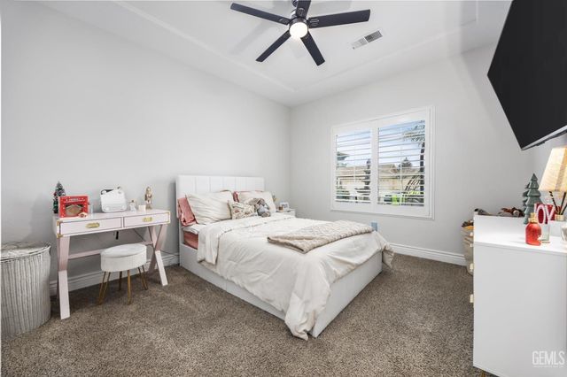 3900 Waterfall Canyon Drive, Bakersfield, CA 93313