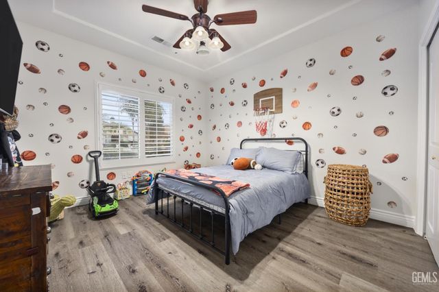 3900 Waterfall Canyon Drive, Bakersfield, CA 93313