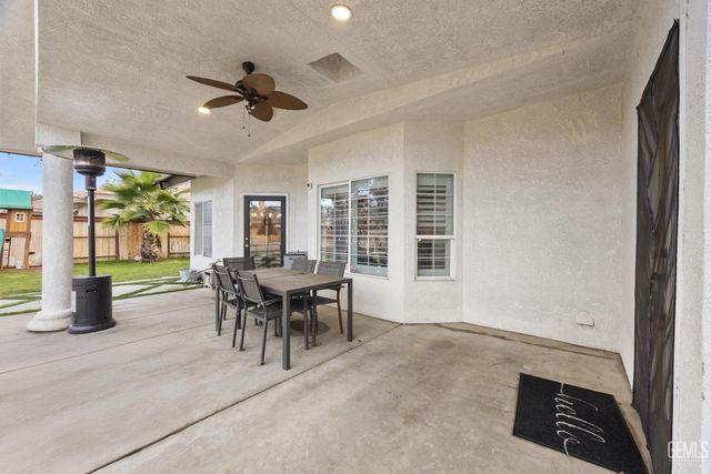 3900 Waterfall Canyon Drive, Bakersfield, CA 93313