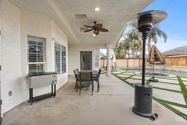 3900 Waterfall Canyon Drive, Bakersfield, CA 93313