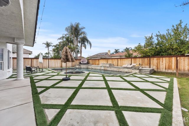 3900 Waterfall Canyon Drive, Bakersfield, CA 93313