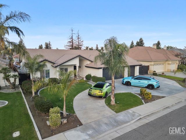 3900 Waterfall Canyon Drive, Bakersfield, CA 93313